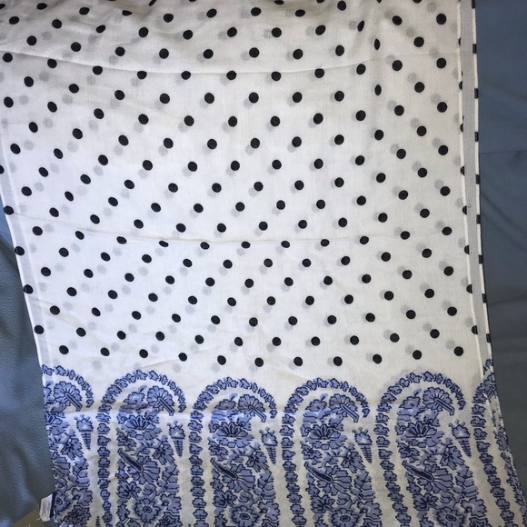 New J Crew scarf with Tags attached. - Picture 2 of 4
